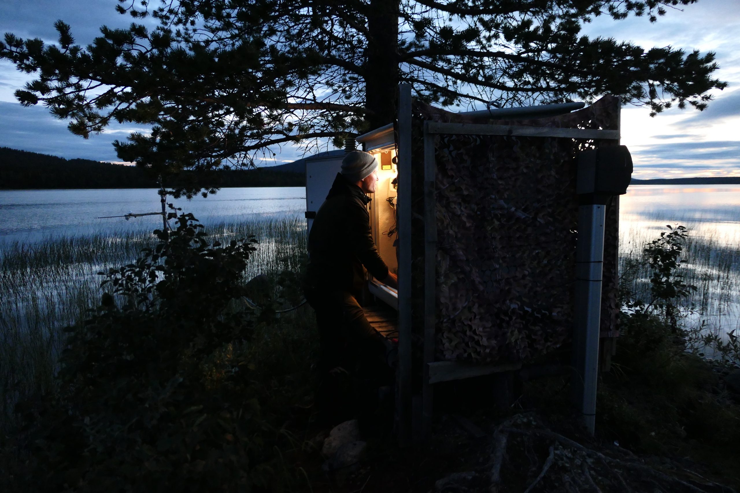 Kirjoittaja Pallasjärven järviasemmalla.